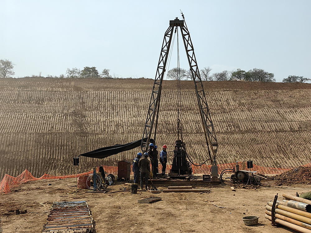 22.KFM 礦區采場邊坡及排土場穩定性研究項目（第一階段）-工程地質勘察.jpg